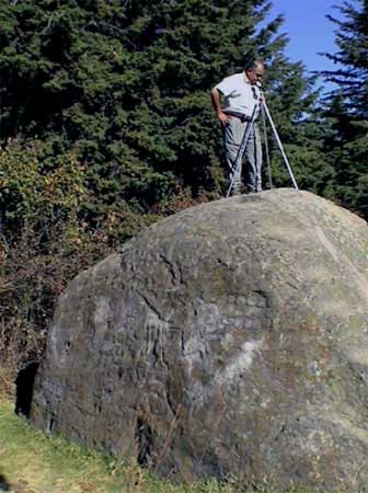 Realizando mediciones sobre el Monolito de Amecameca