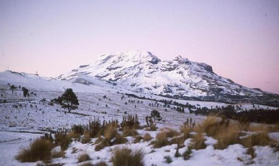La volcana Iztaccíhuatl, ladera suroeste.